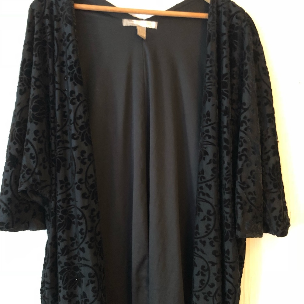 Beautiful, Drapey Kimono with Velvet Design!